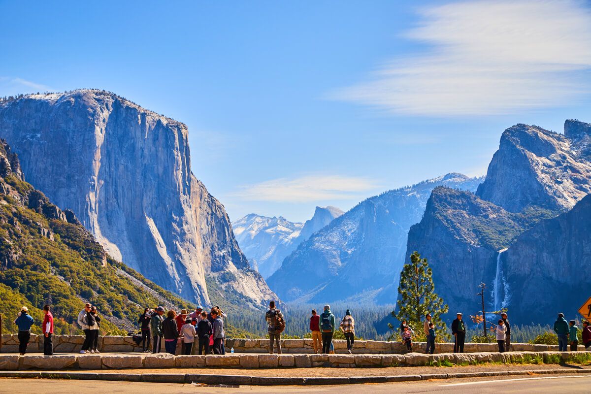 Crowd at Tunnel View during day